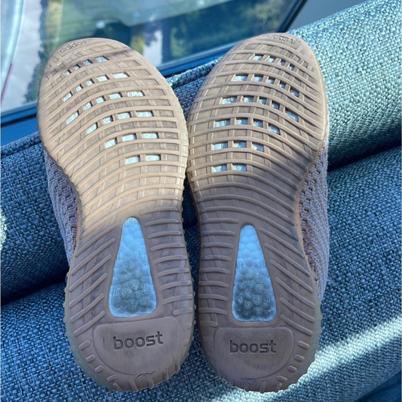 2 pair of Yeezy Boost 350 V2 - Picture 14 of 16